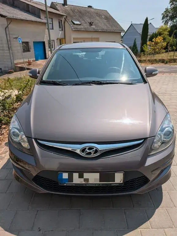 Gebraucht Hyundai i30 Classic 109 PS (80 kW) 2012 Braun Limousine