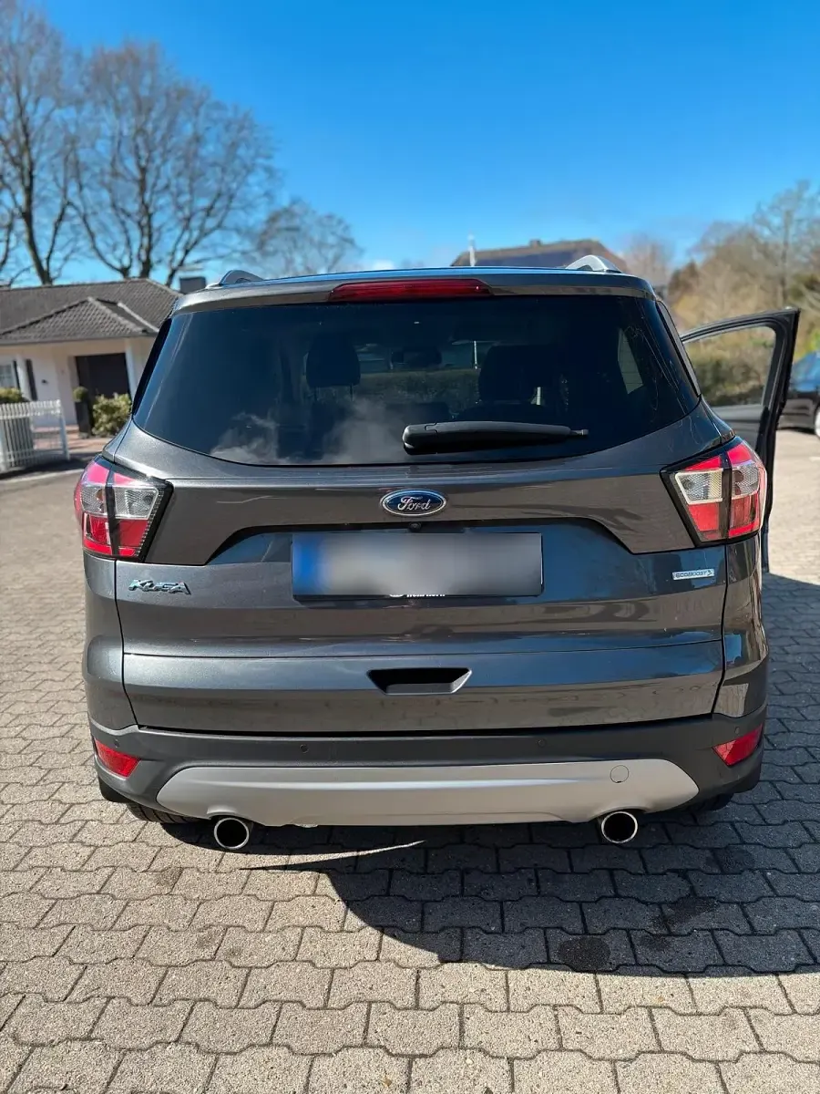 Gebraucht Ford Kuga Titanium 182 PS (133 kW) 2017 Grau SUV