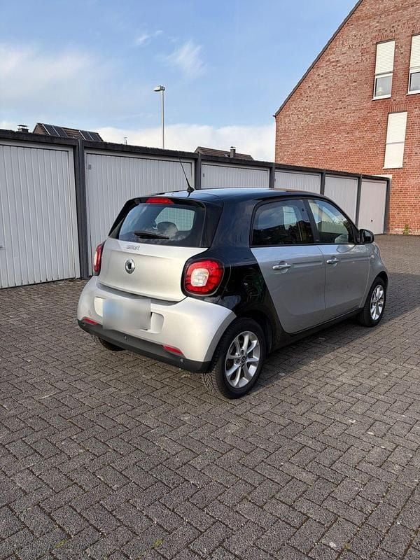 Second-hand Smart ForFour Passion 71 CP (52 kW) 2017 Argintiu Hatchback