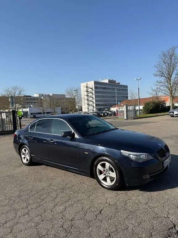 Gebraucht BMW 523 Exclusive 190 PS (139 kW) 2009 Blau Limousine