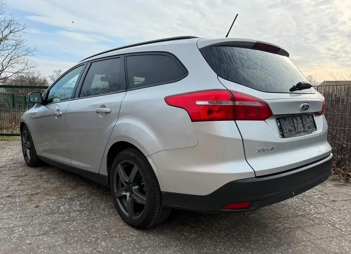 Gebraucht Ford Focus 120 PS (88 kW) 2017 Grau Kombi