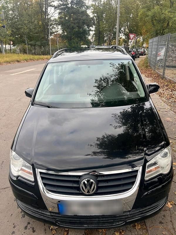 Schwarz Gebraucht 2009 VW Touran Van / Kleinbus | 6.300 € (Teuer) - Bild 1/4