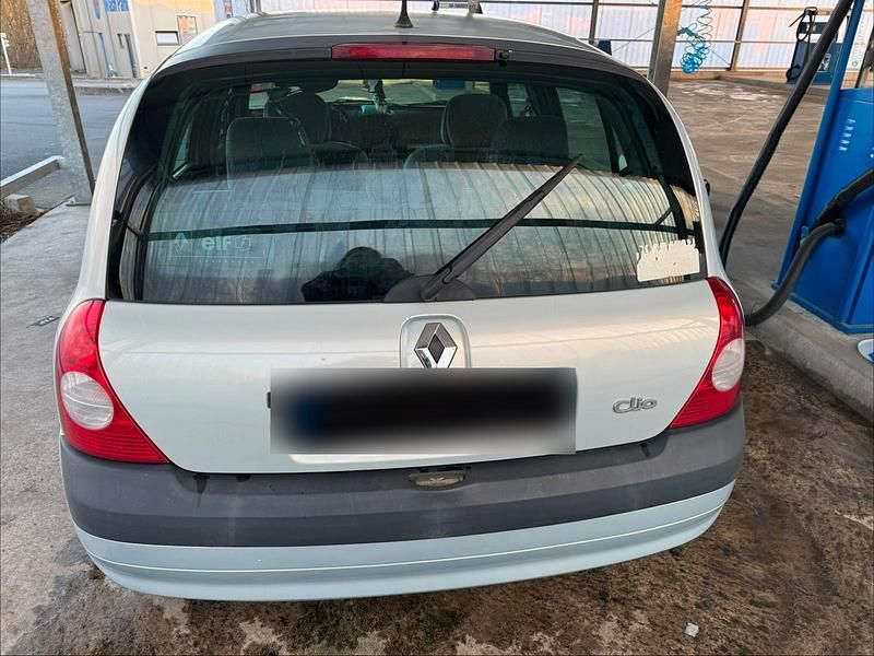 Gebraucht Renault Clio II 75 PS (55 kW) 2003 Silber Kleinwagen