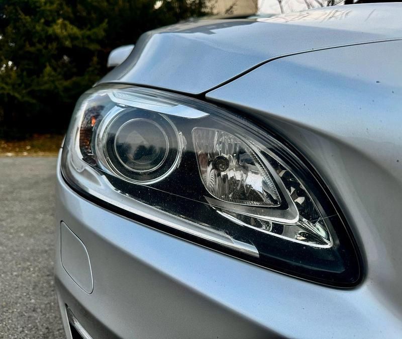 Gebraucht Volvo V60 Summum 150 PS (110 kW) 2016 Silber Kombi