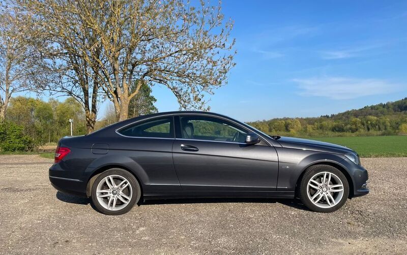 Grau Gebraucht 2012 Mercedes C220 Coupé | 9.980 € (Guter Preis) - Bild 1/4