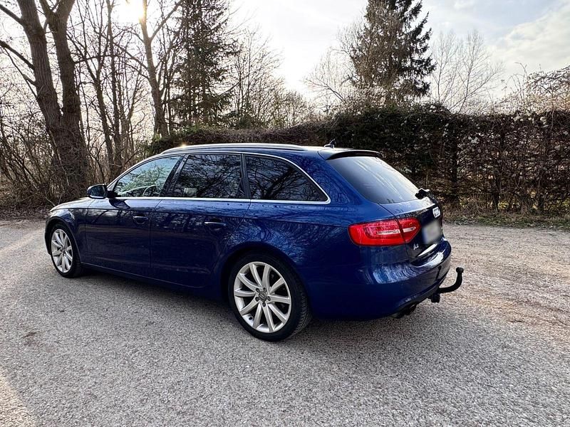 Gebraucht Audi A4 Sport 177 PS (130 kW) 2014 Blau Kombi