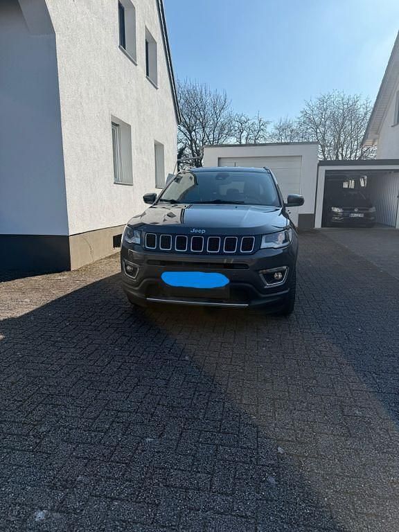 Gebraucht Jeep Compass Limited 150 PS (110 kW) 2020 Grau SUV