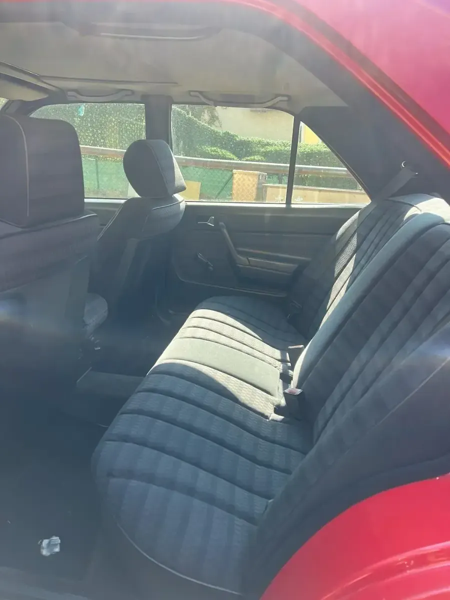 Gebraucht Mercedes 190 118 PS (86 kW) 1989 Rot Limousine