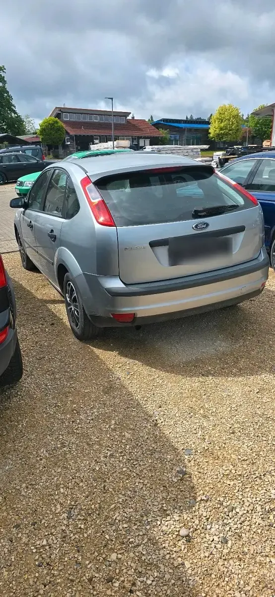 Usata Ford Focus 116 CV (85 kW) 2005 Grigio Berlina