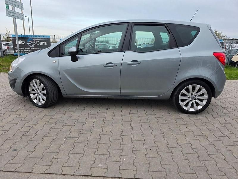 Gebraucht Opel Meriva Design Edition 101 PS (74 kW) 2011 Silber Van / Kleinbus