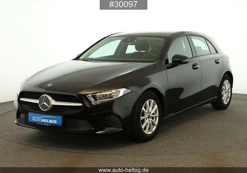 Schwarz Gebraucht 2019 Mercedes A200 Limousine | 20.590 € (Guter Preis) - Bild 1/4