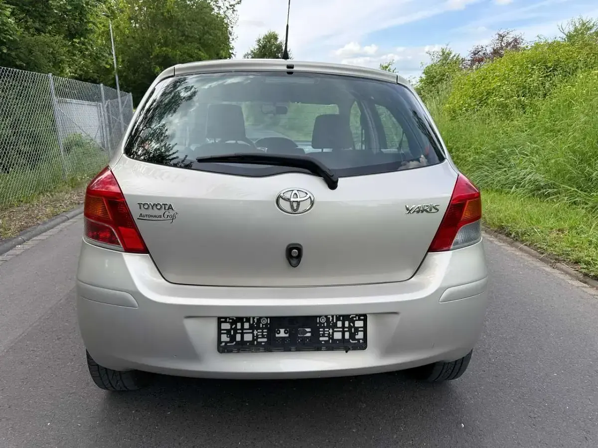 Gebraucht Toyota Yaris Cool 69 PS (50 kW) 2010 Silky gold mica metallic Kleinwagen