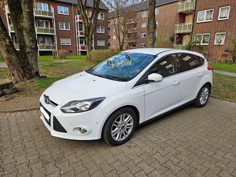 Gebraucht Ford Focus Titanium 125 PS (91 kW) 2013 Weiß Limousine