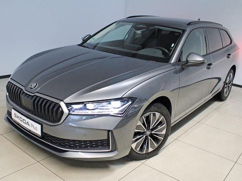 Gebraucht Skoda Superb Selection 150 PS (110 kW) 2025 Graphitegrau Kombi