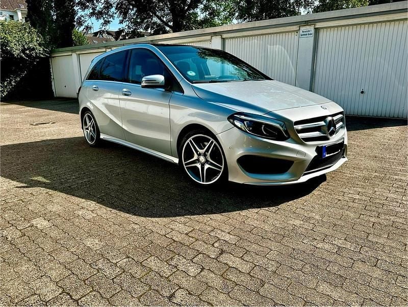 Silber Gebraucht 2015 Mercedes B250 AMG Van / Kleinbus | 18.500 € (Fairer Preis) - Bild 1/4