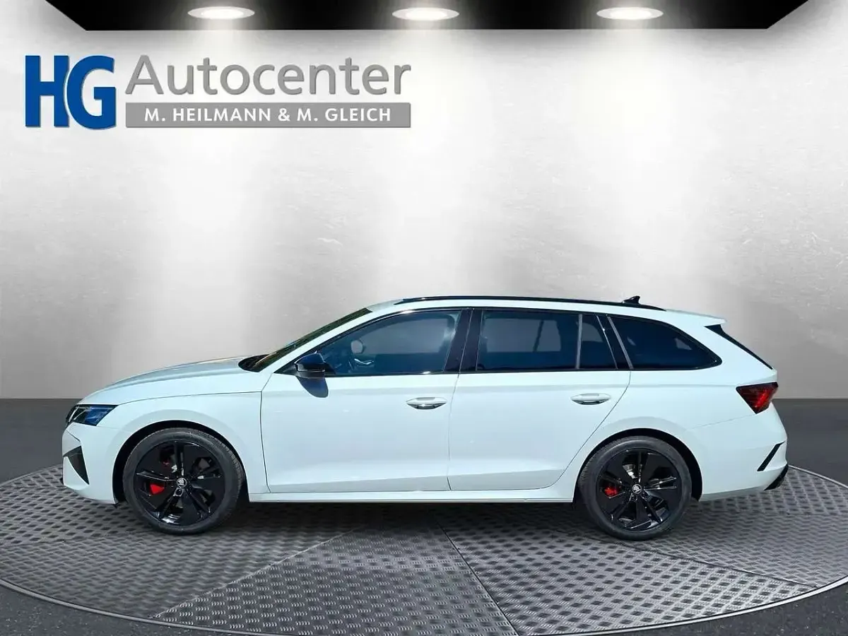 Neu Skoda Octavia RS 265 PS (194 kW) 2026 Weiß Kombi