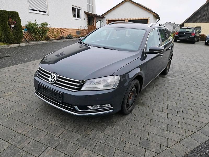 Grau Gebraucht 2011 VW Passat Kombi | 3.490 € (Superpreis) - Bild 1/4