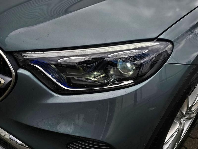 Gebraucht Mercedes GLC220 197 PS (144 kW) 2025 Silber SUV