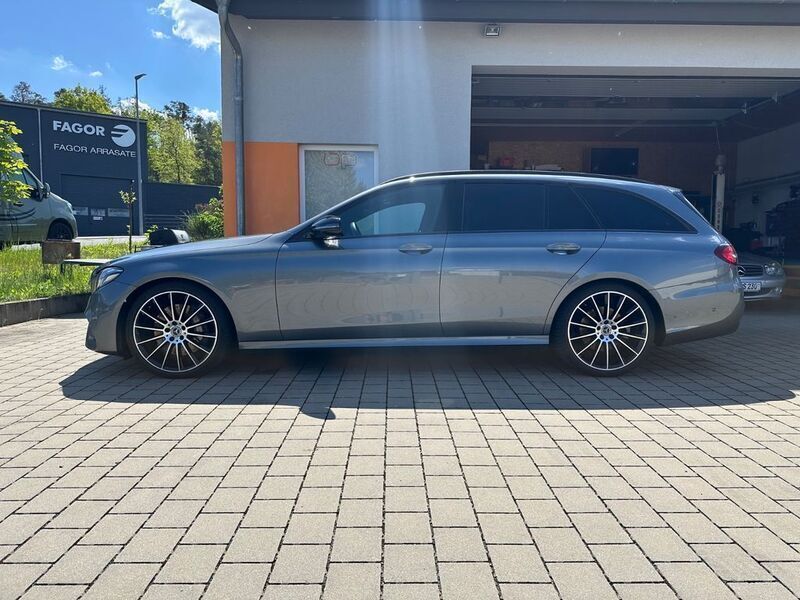 Grau Gebraucht 2019 Mercedes E400 AMG Limousine | 33.900 € (Superpreis) - Bild 1/4