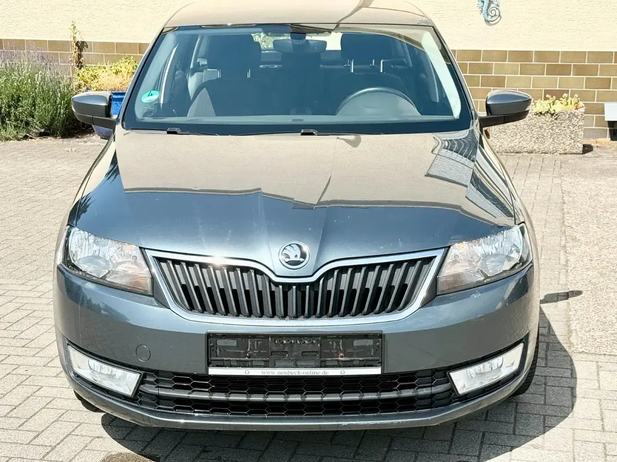 Gebraucht Skoda Rapid 90 PS (66 kW) 2016 Grau Kleinwagen