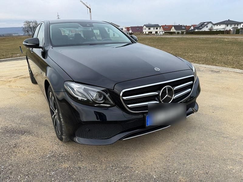 Schwarz Gebraucht 2020 Mercedes E300 Limousine | 28.900 € (Superpreis) - Bild 1/4