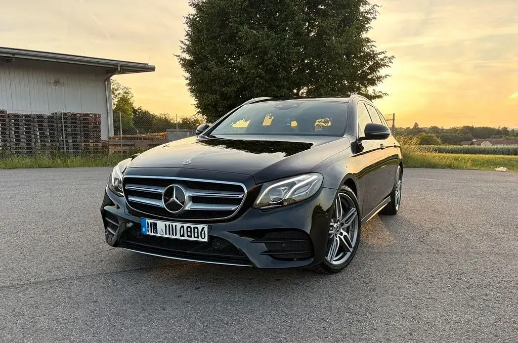 Gebraucht Mercedes E220 AMG line 194 PS (142 kW) 2019 Schwarz Limousine