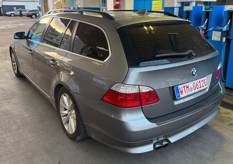 Gebraucht BMW 530 Sport Line 235 PS (172 kW) 2007 Grau Kombi