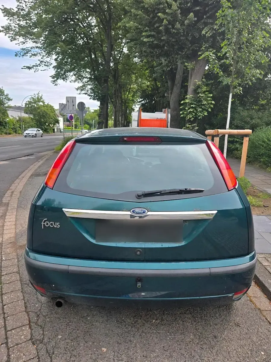 Gebraucht Ford Focus 100 PS (73 kW) 2002 Grün Limousine
