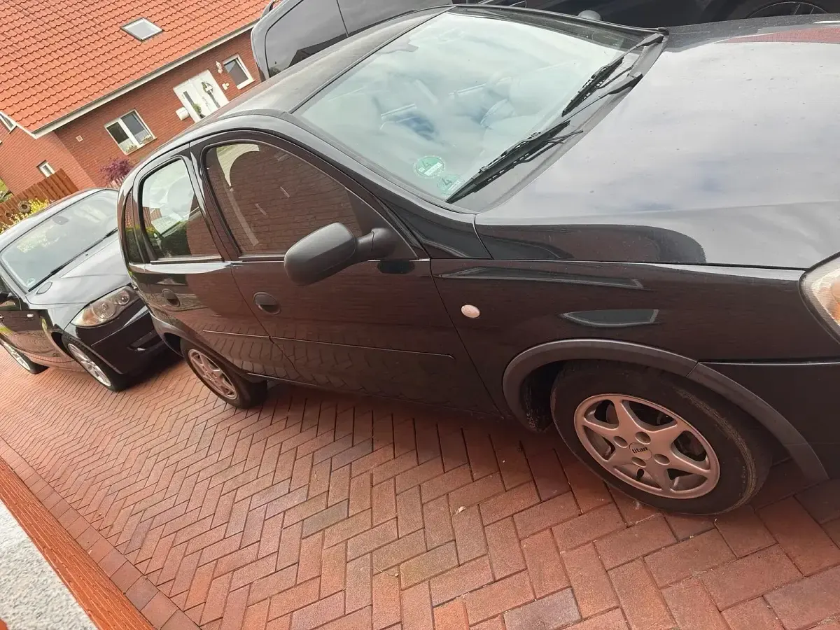 Używany Opel Corsa 43 KM (31 kW) 2002 Czarny Hatchback
