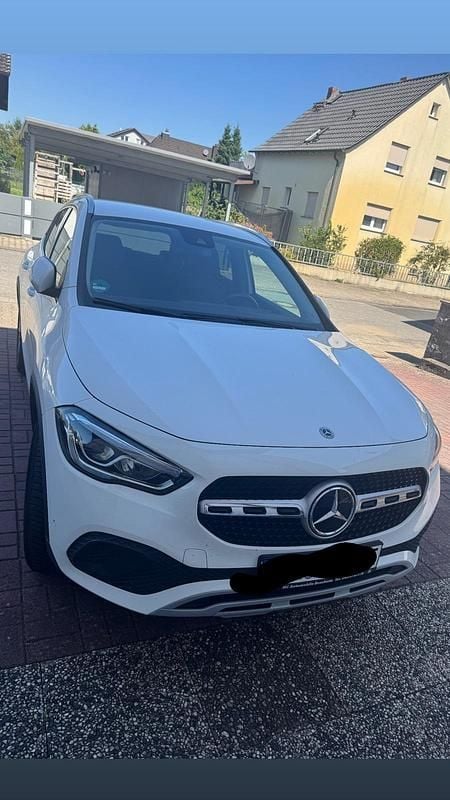 Weiß Gebraucht 2022 Mercedes GLA250 SUV | 31.000 € (Superpreis) - Bild 1/4