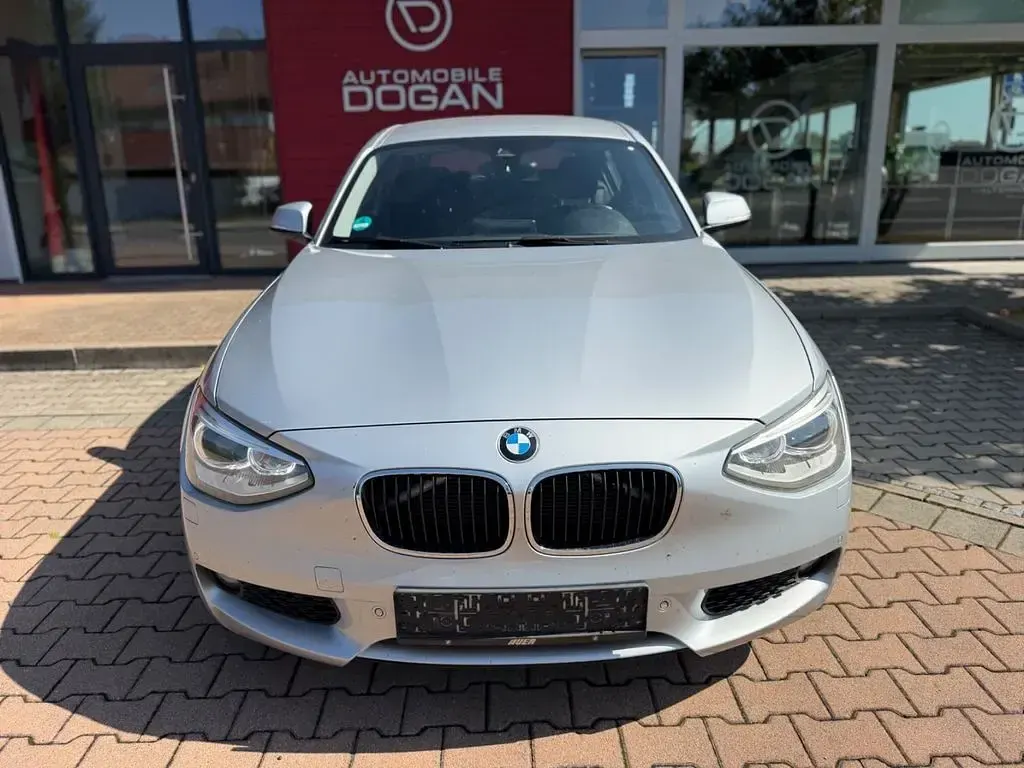 Gebraucht BMW 120 Sport Line 184 PS (135 kW) 2015 Silber Kleinwagen