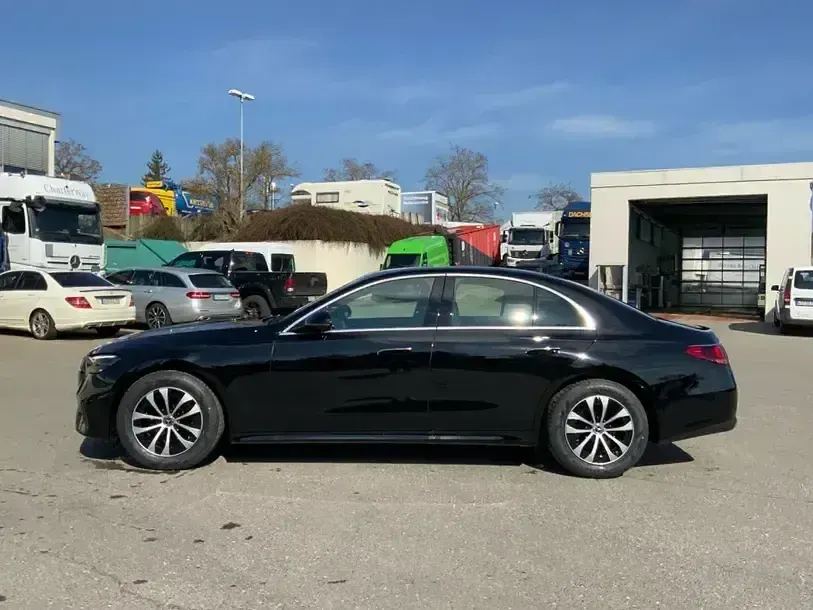 Gebraucht Mercedes E220 Avantgarde 197 PS (144 kW) 2026 Schwarz Limousine