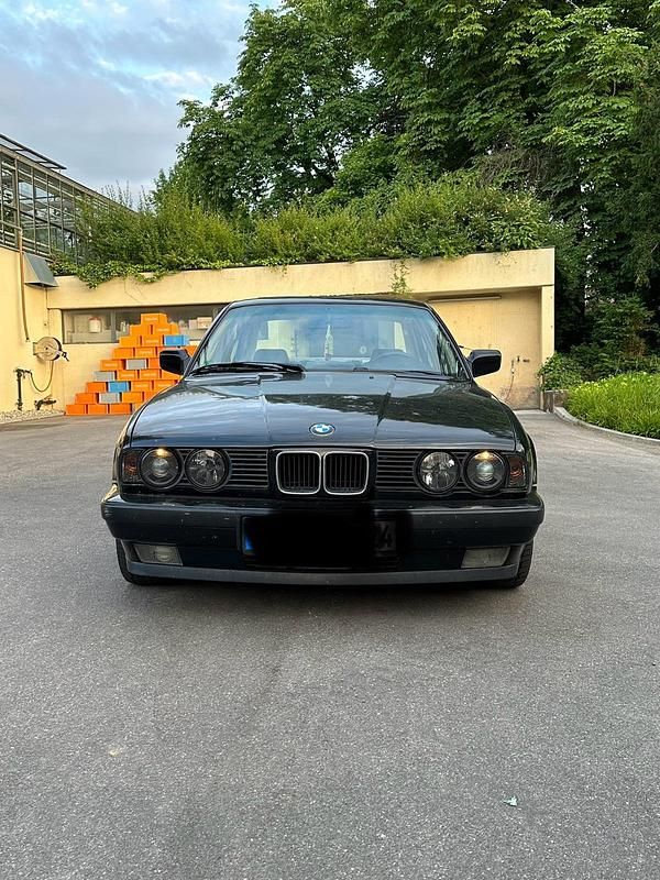 Schwarz Gebraucht 1990 BMW 535 Limousine | 6.000 € - Bild 1/4