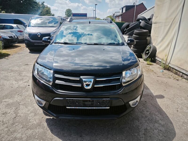 Schwarz Gebraucht 2016 Dacia Sandero Ambiance Kleinwagen | 4.999 € (Superpreis) - Bild 1/4