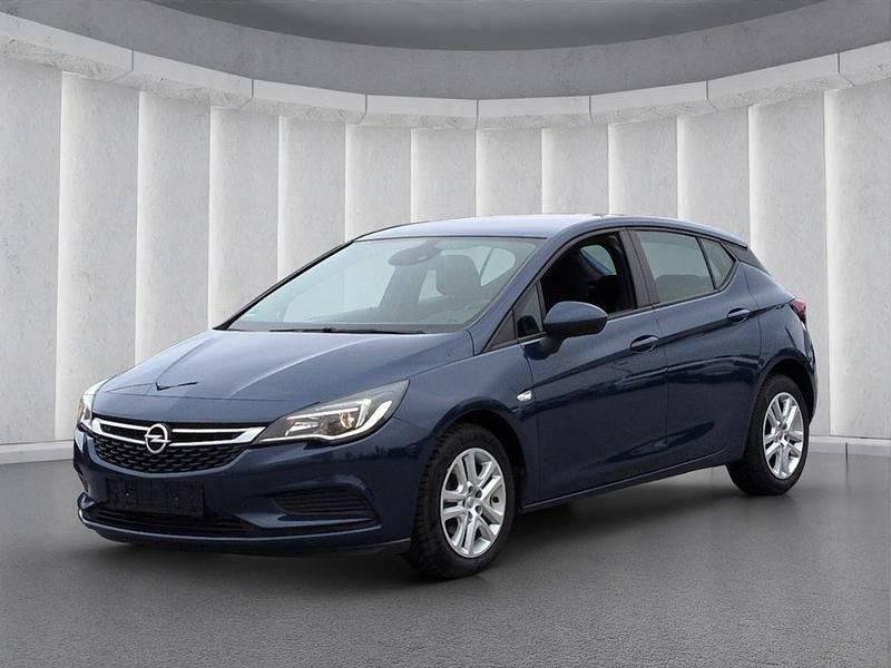 Używany Opel Astra Edition 110 KM (80 kW) 2019 Niebieski Sedan/Limuzyna