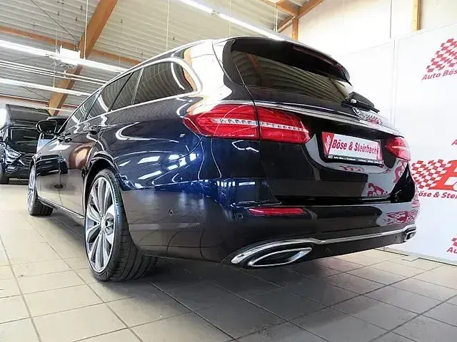 Gebraucht Mercedes E400 Avantgarde 340 PS (250 kW) 2019 Blau Limousine