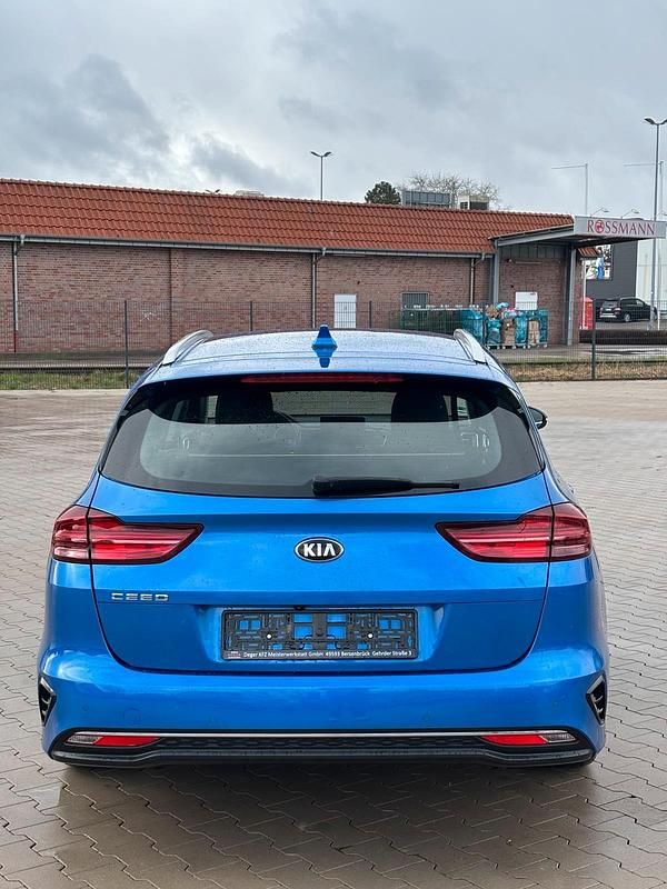 Gebraucht Kia Ceed 140 PS (102 kW) 2019 Blau Kleinwagen