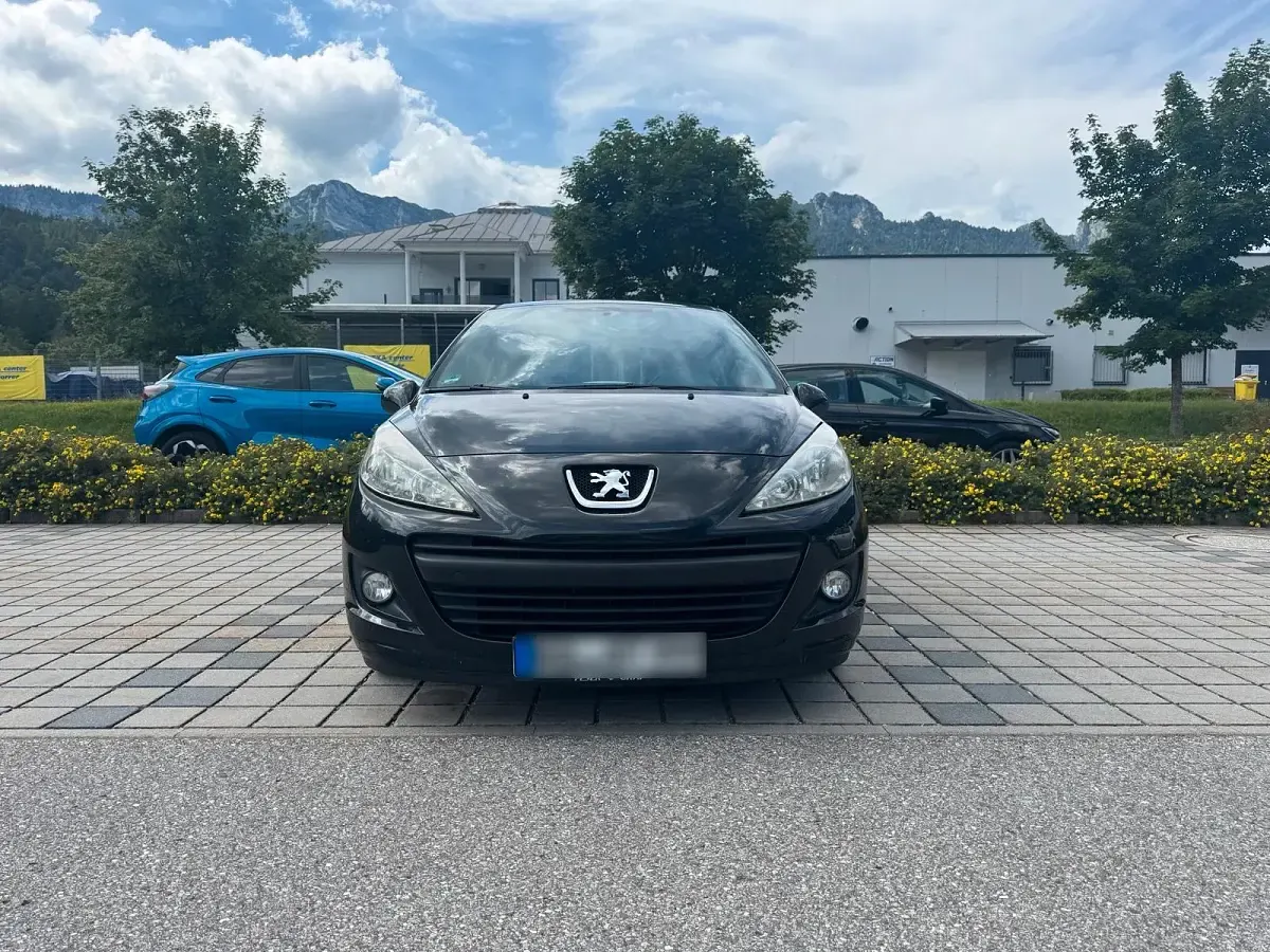 Gebraucht Peugeot 207 73 PS (53 kW) 2010 Schwarz Kleinwagen