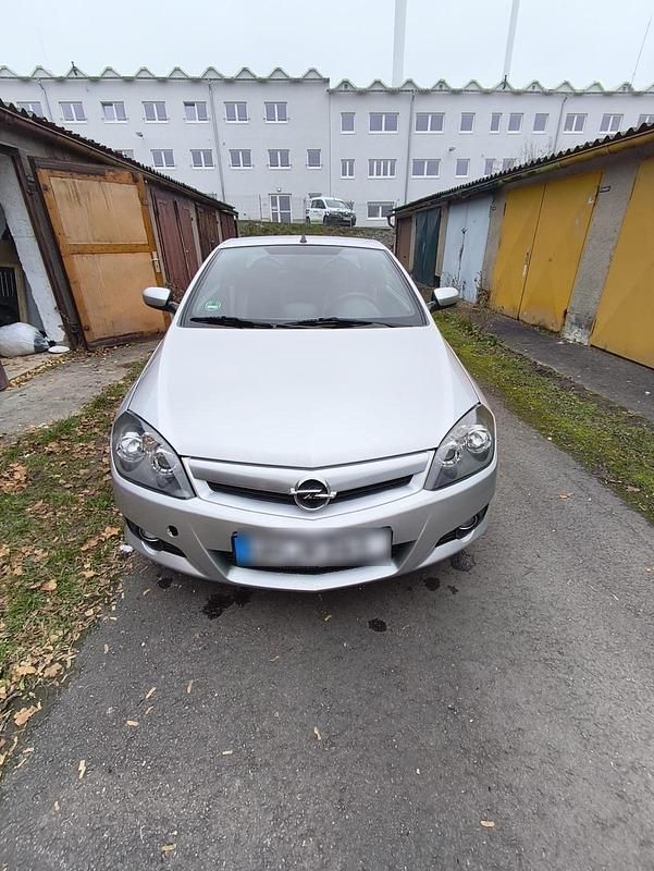 Silber Gebraucht 2009 Opel Tigra Cabrio | 4.190 € (Etwas zu teuer) - Bild 1/4
