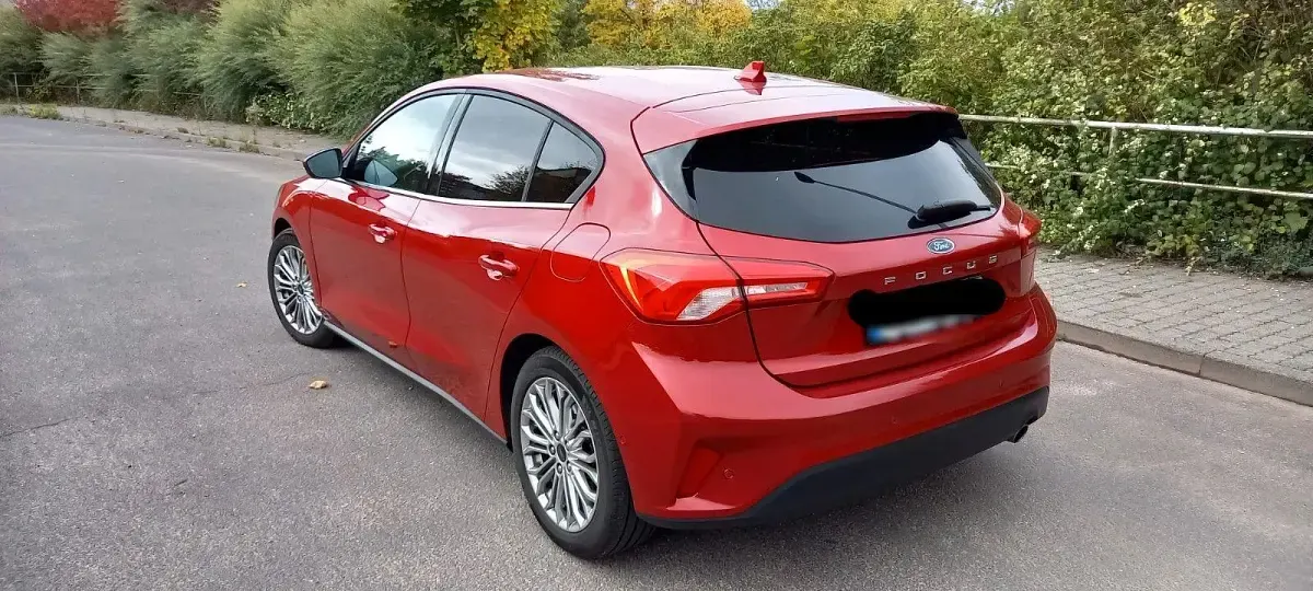 Gebraucht Ford Focus Titanium 150 PS (110 kW) 2020 Rot Limousine
