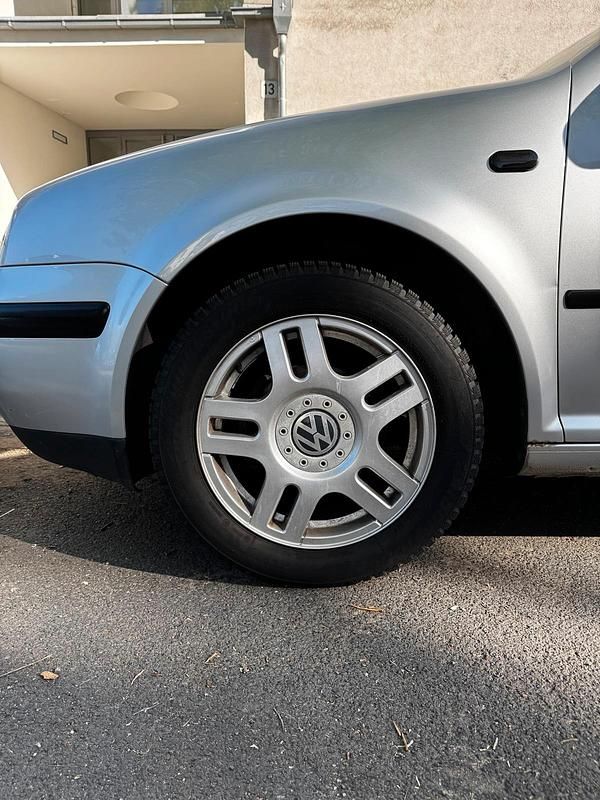 Gebraucht VW Golf IV 2003 Silber Kleinwagen