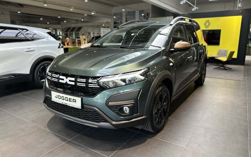 Grün Neu 2025 Dacia Jogger Extreme Kombi | 23.280 € (Fairer Preis) - Bild 1/4