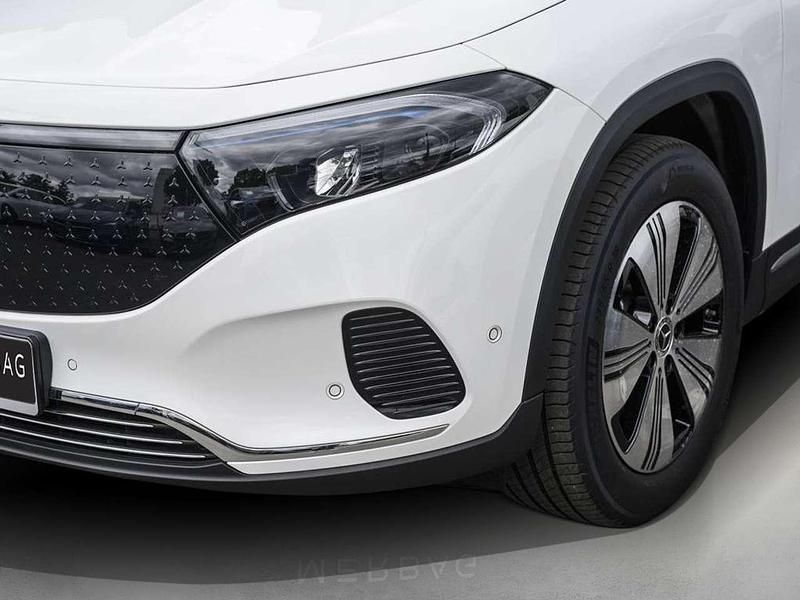Gebraucht Mercedes EQA300 Advanced 167 kW (228 PS) 2024 Polarweiß SUV