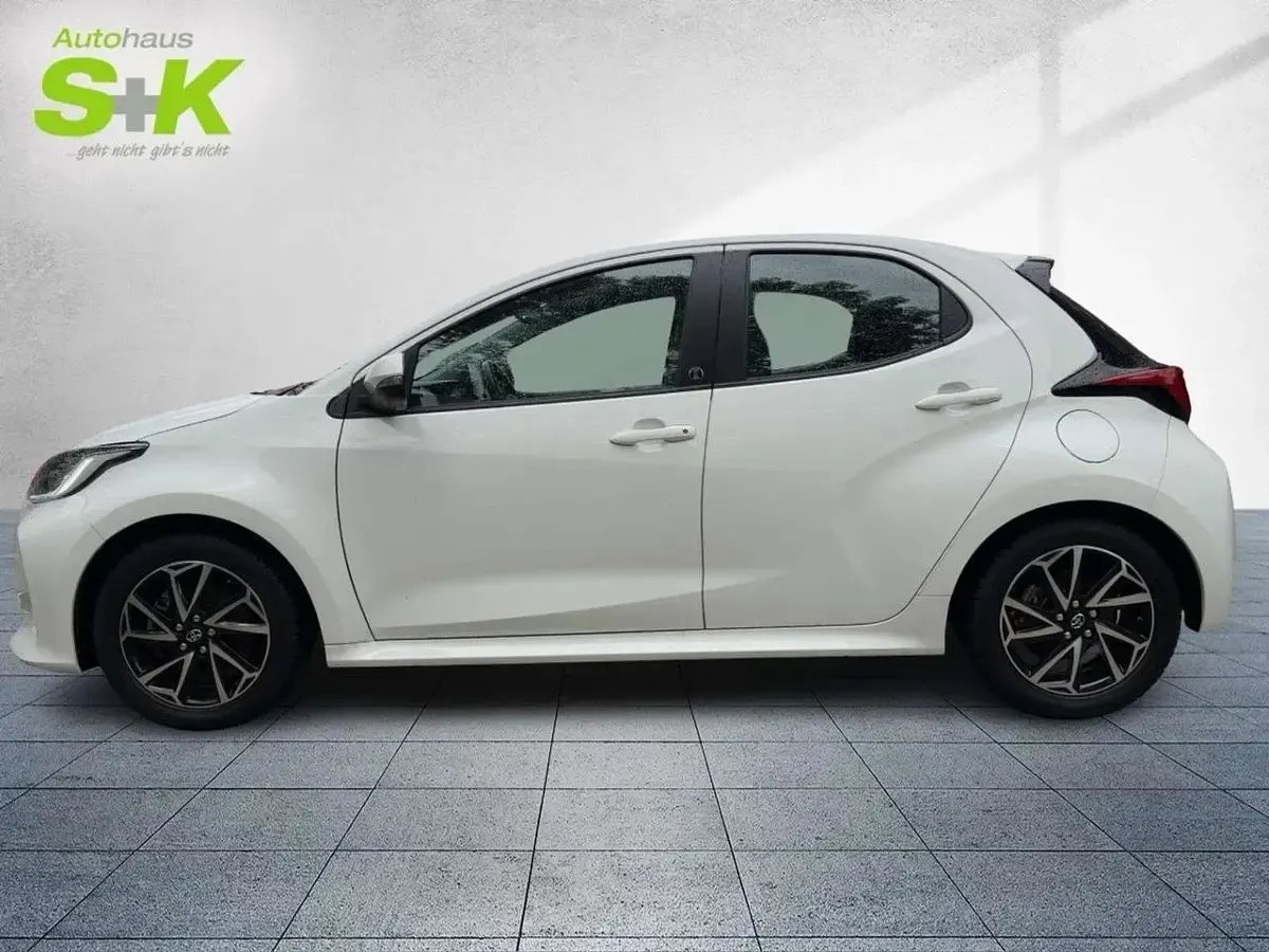 Gebraucht Toyota Yaris Basis 116 PS (85 kW) 2023 Schneeweiß Kleinwagen