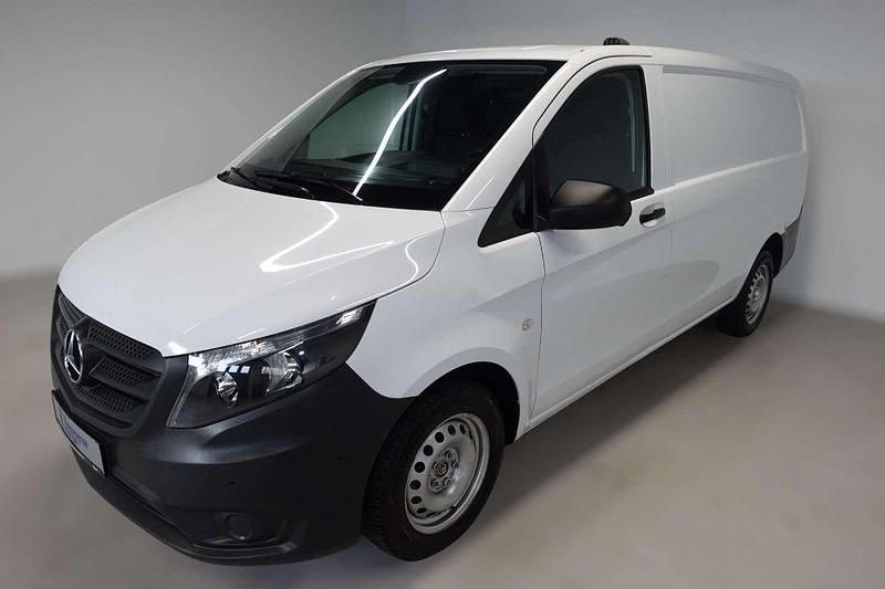 Arktikweiss Gebraucht 2021 Mercedes Vito Van / Kleinbus | 21.990 € (Guter Preis) - Bild 1/4