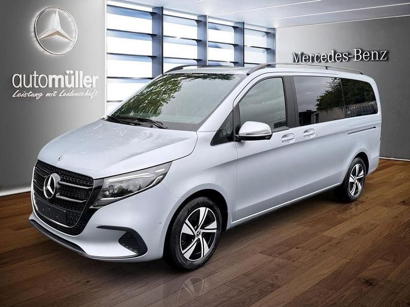 Silber Gebraucht 2024 Mercedes V220 Style Van / Kleinbus | 66.750 € (Teuer) - Bild 1/4