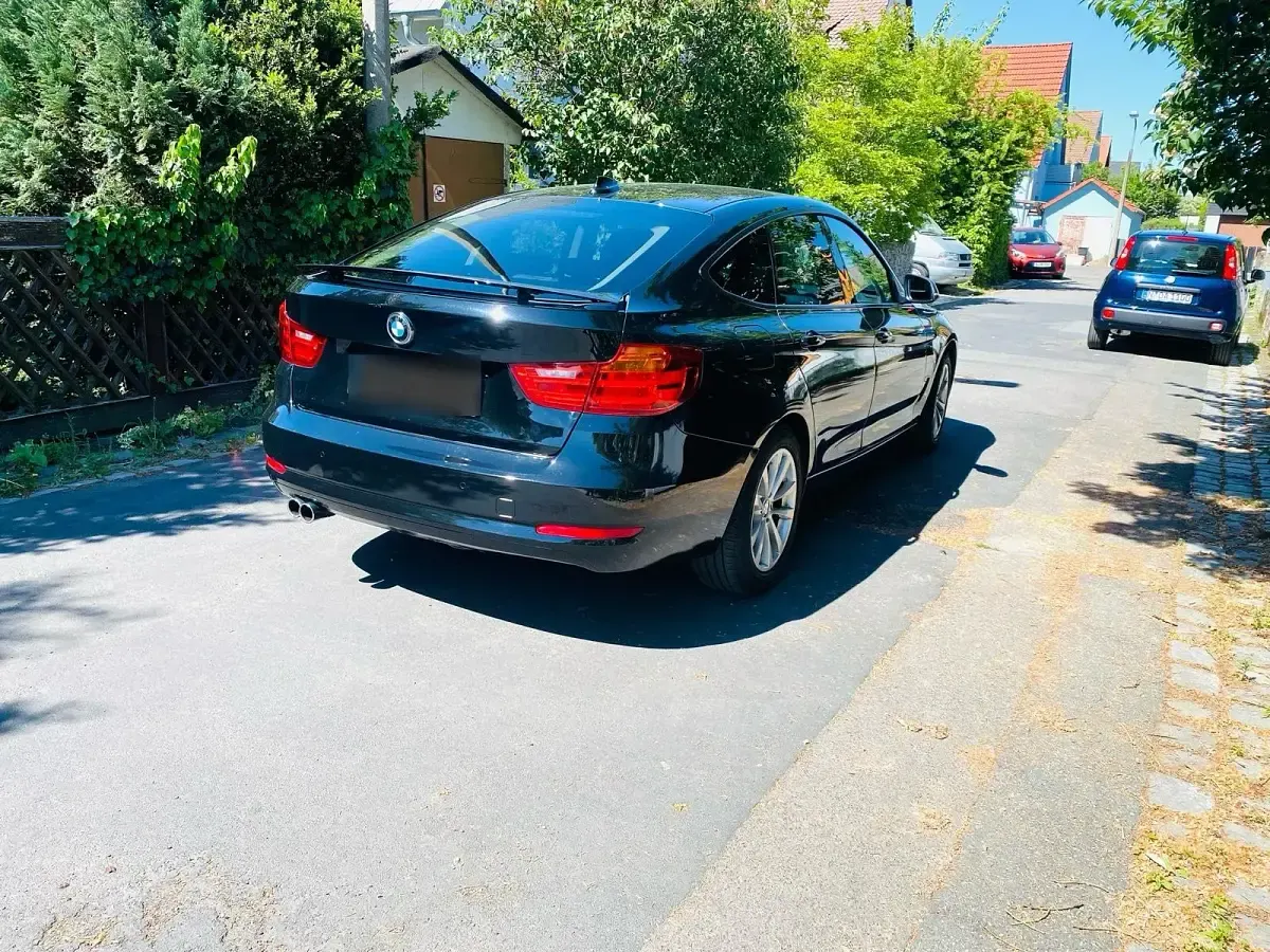 Gebraucht BMW 330 258 PS (189 kW) 2015 Schwarz Limousine