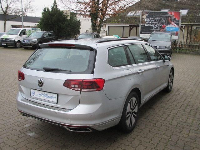 Używany VW Passat GTE 156 KM (114 kW) 2021 Srebrny Kombi
