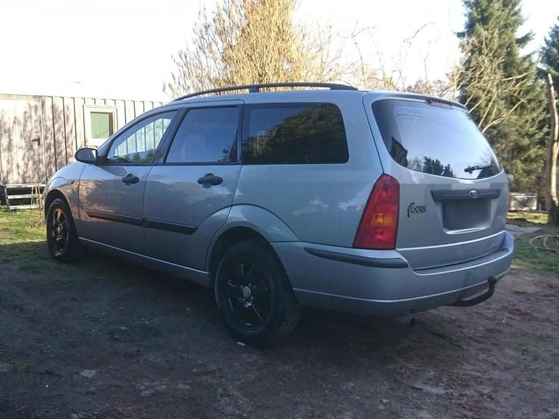 Second-hand Ford Focus 100 CP (73 kW) 2004 Argintiu Break