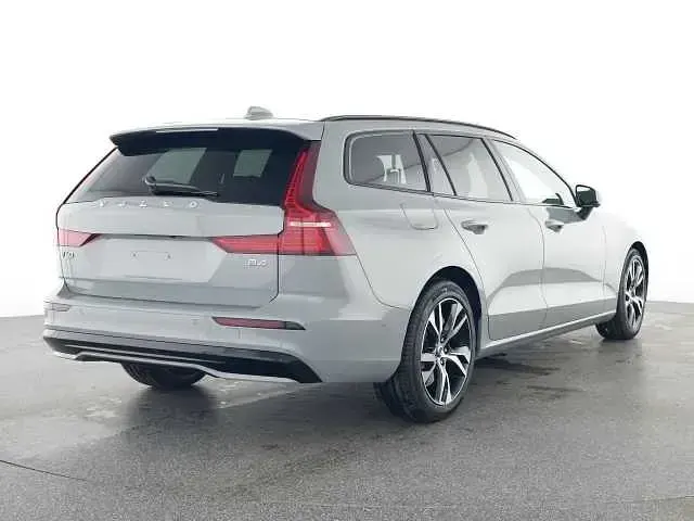 Gebraucht Volvo V60 145 PS (106 kW) 2025 Kombi